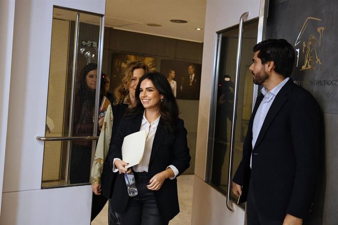 La portavoz de VOX en el Congreso, Pepa Millán, llega a una rueda de prensa en el Congreso de los Diputados,a 6 de marzo de 2025, en Madrid (España). Pepa Millán ha comparecido para dar cuenta de las últimas novedades de su formación.