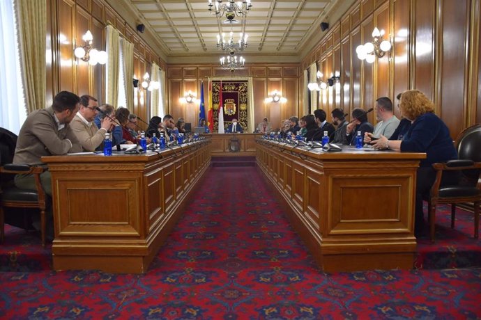 Pleno en la Diputación de Cuenca.