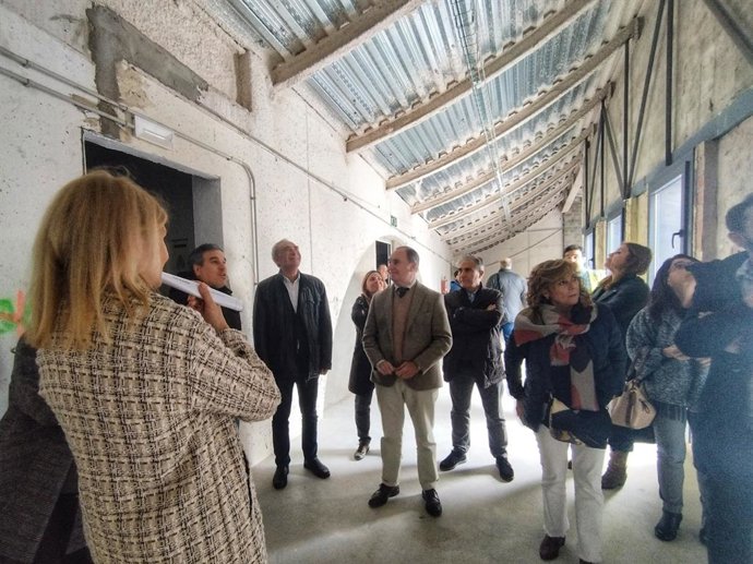 Visita del delegado provincial de Empleo a la oficina de empleo de San Juan objeto de una reforma integral.