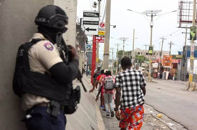 26 de fevereiro de 2025, Porto Príncipe, Porto Príncipe, Haiti: Quarta-feira, 26 de fevereiro, Haiti, ataque de gangues em um novo município de Porto Príncipe.