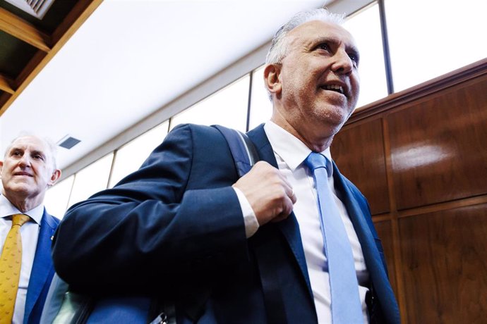 Archivo - El ministro de Política Territorial y Memoria Democrática, Ángel Víctor Torres, llega a la comisión de investigación por el 'caso Koldo', en el Senado, a 28 de noviembre de 2024, en Madrid (España).