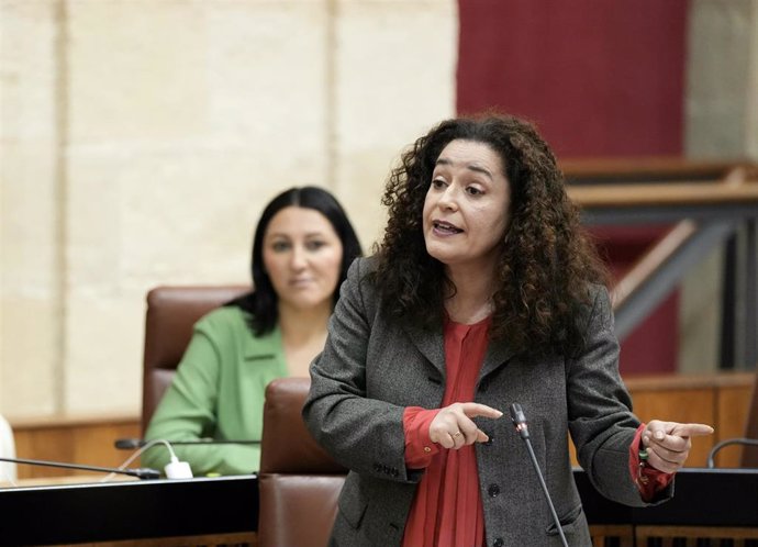 La portavoz de Por Andalucía, Inmaculada Nieto, en el Parlamento de Andalucía en la sesión de control al Gobierno del 6 de marzo de 2025.