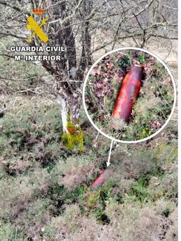 El GEDEX de la Guardia Civil destruye en Burgos dos proyectiles militares hallados en el campo.