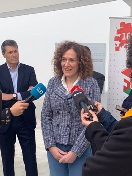 La secretaria general de CCOO de Andalucía, Nuria López, atiende a los medios durante el 16 Congreso de CCOO de Granada.