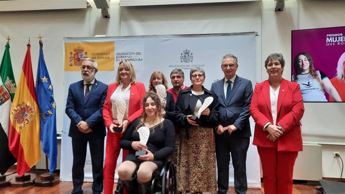 Entrega de la distinción 'Mujeres que rompen' en la Delegación del Gobierno