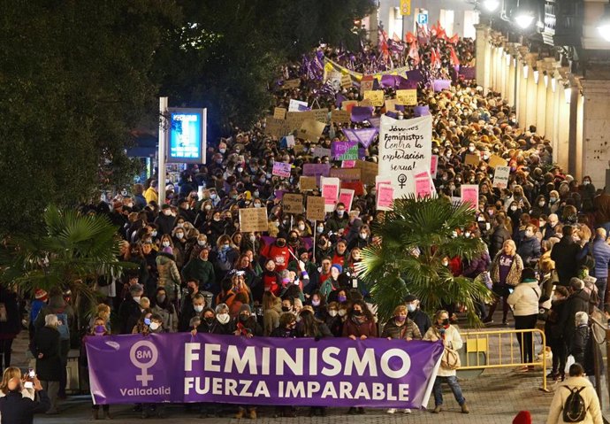 Archivo - Vista general de una manifestación por el 8M, Día Internacional de la Mujer, a 8 de marzo de 2022, en Valladolid, Castilla y León (España).
