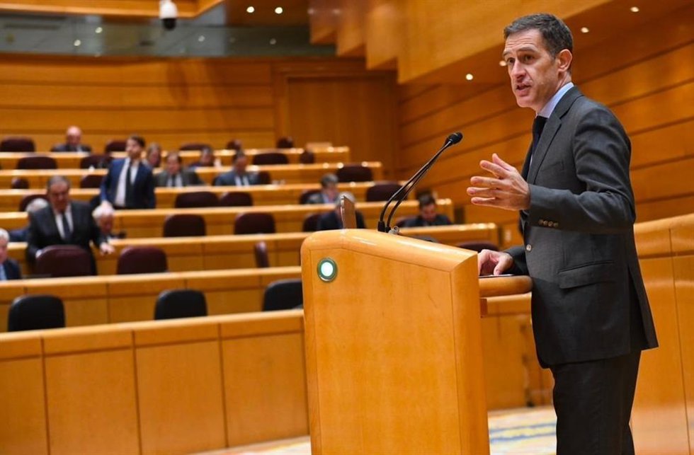 El coordinador general del PP de Almería y senador, Miguel Ángel Castellón, durante una intervención en un acto.