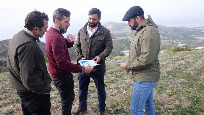 Imagen de archivo de una visita de Vox en Granada con el diputado Jacobo Robatto