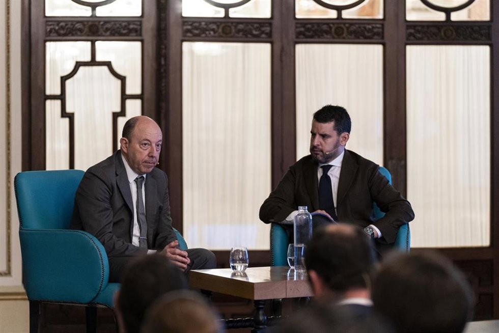 Gonzalo Bernardos junto a Jaime E. Navarro, director corporativo de RRII, Comunicación y Marketing en Aliseda