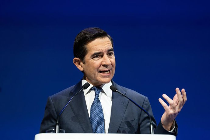Archivo - Arxiu - El president de BBVA, Carlos Torres Vila, en una imatge d'arxiu.