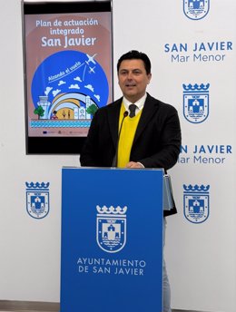 El alcalde de San Javier, José Miguel Luengo, en la presentación de los detalles del plan