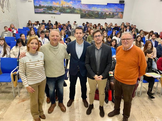Diego Copé (2º dcha.) en el V Torneo Provincial de Debate 'Habla bien, habla andaluz',