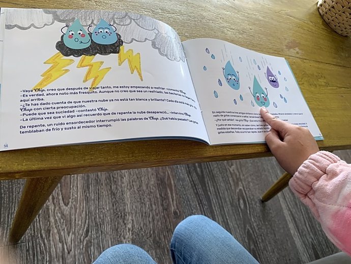 Archivo - ¡un niño leyendo.
