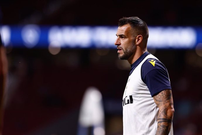 Archivo - El futbolista Álvaro Negredo, en su etapa con el Cádiz CF.