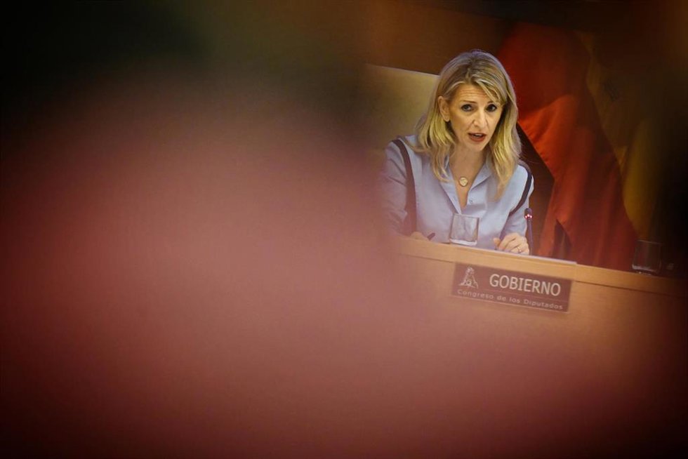La vicepresidenta segunda del Gobierno y ministra de Trabajo y Economía Social, Yolanda Díaz, durante la Comisión de Trabajo en el Congreso de los Diputados, a 6 de marzo de 2025, en Madrid (España).