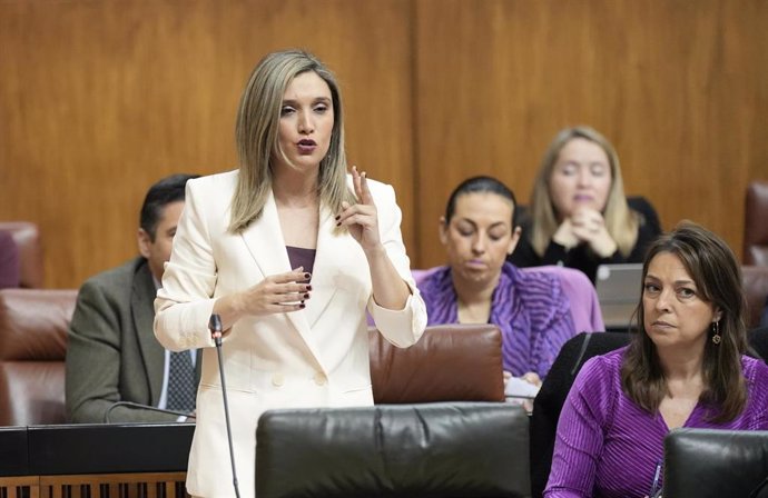 La nueva portavoz parlamentaria del PSOE-A, María Márquez, interviene durante la sesión de control en el pleno del Parlamento andaluz. A 06 de marzo de 2025, en Sevilla (Andalucía, España). Segunda jornada de Pleno, con Sesión de Control al Gobierno y pre