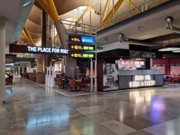 TONY ROMA'S BARAJAS II (2)