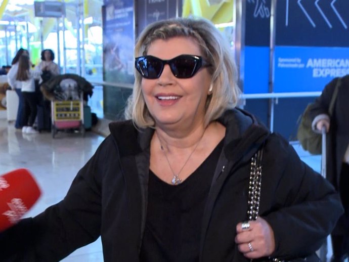 Terelu Campos, en el aeropuerto de Madrid antes de coger el vuelo a Honduras para irse a 'Supervivientes'