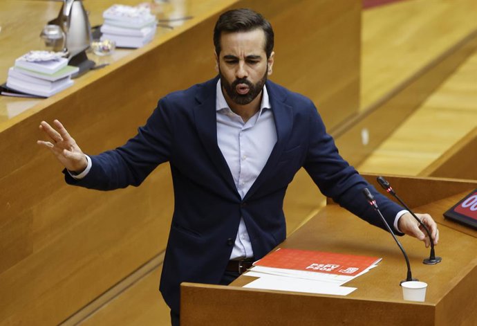 El síndic del PSPV a Les Corts, José Muñoz, durant una sessió de control