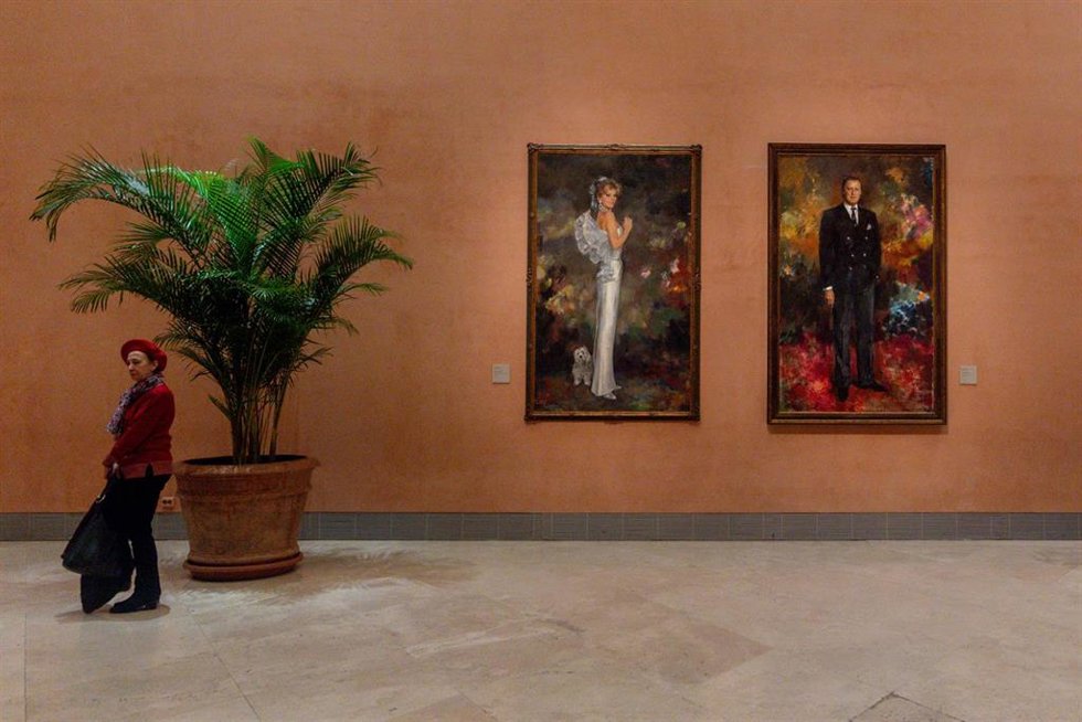 Una mujer en el Museo Thyssen, a 7 de febrero de 2025, en Madrid (España). El Museo Thyssen abre gratuitamente sus puertas todos los sábados por la noche de 21:00 a 23:00 h. De esta manera el Thyssen sigue los mismos pasos del Museo del Prado. Será posi