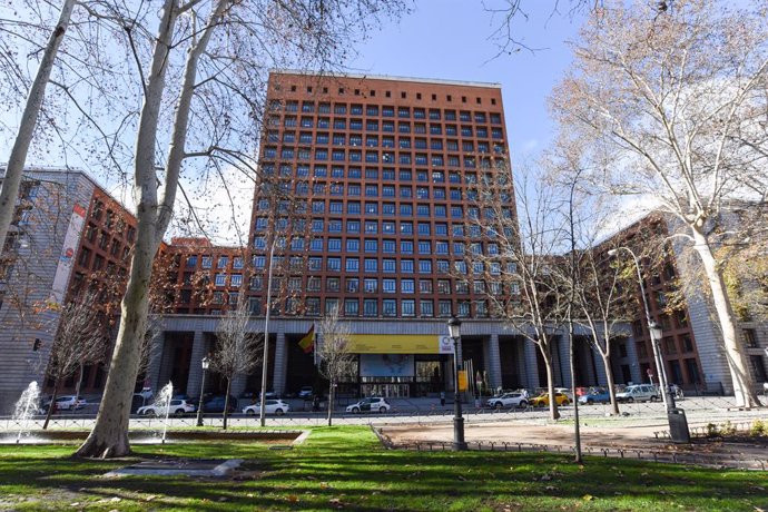 Archivo - Arquivo - Fachada da sede do Ministério da Saúde, em 5 de janeiro de 2024, em Madri (Espanha). A Casa Sindical é um edifício localizado no Paseo del Prado, em Madri. É a sede tradicional do Ministério da Saúde. Recentemente, ela também abriga o