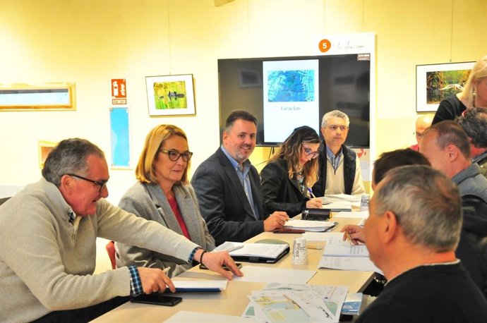 Comisión Mixta de la Charca de Suárez con la alcaldesa de Motril, Luisa García Chamorro, y, a su izquierda en la imagen, el delegado de Sostenibilidad de la Junta en Granada, Manuel Francisco García