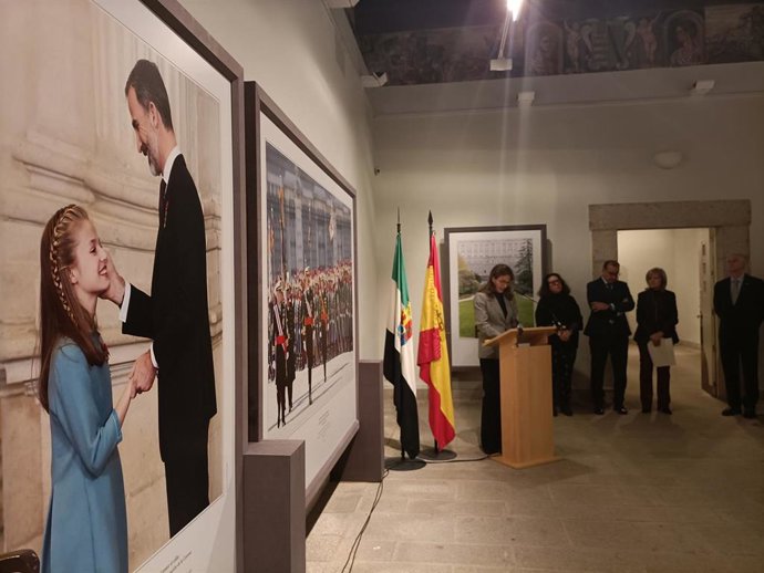 Inauguración de la exposición sobre el reinado de Felipe VI que se puede ver en el Archivo Histórico Provincial de Cáceres