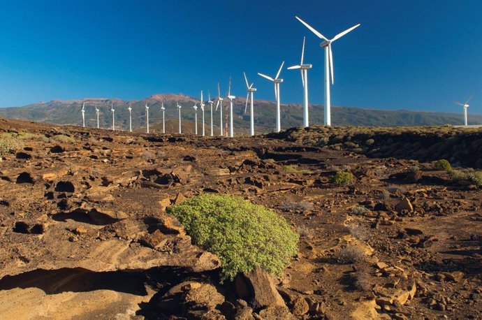 Archivo - Aerogeneradores en las instalaciones del Instituto Tecnológico y de Energías Renovables (ITER) , dependiente del Cabildo de Tenerife