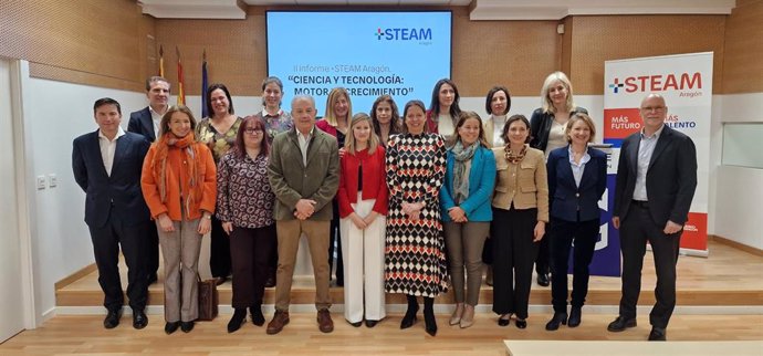 Representantes de varias empresas y entidades colaboradoras de la Alianza +STEAM.
