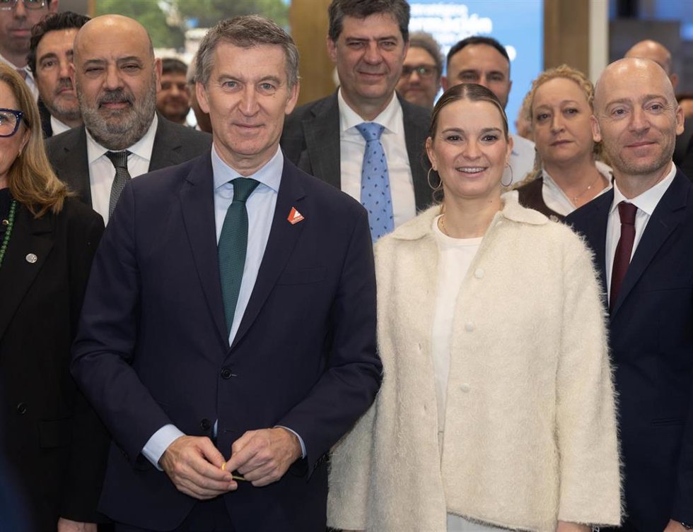 Archivo - El presidente del Partido Popular, Alberto Núñez Feijóo y la presidenta de Baleares, Marga Prohens.