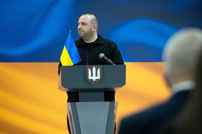 24 de fevereiro de 2025, Kiev, Ucrânia: O ministro da Defesa da Ucrânia, Rustem Umerov, é fotografado durante uma coletiva de imprensa conjunta com o vice-primeiro-ministro e ministro da Defesa da Dinamarca, Troels Lund Poulsen, em Kiev, Ucrânia, em 24 de