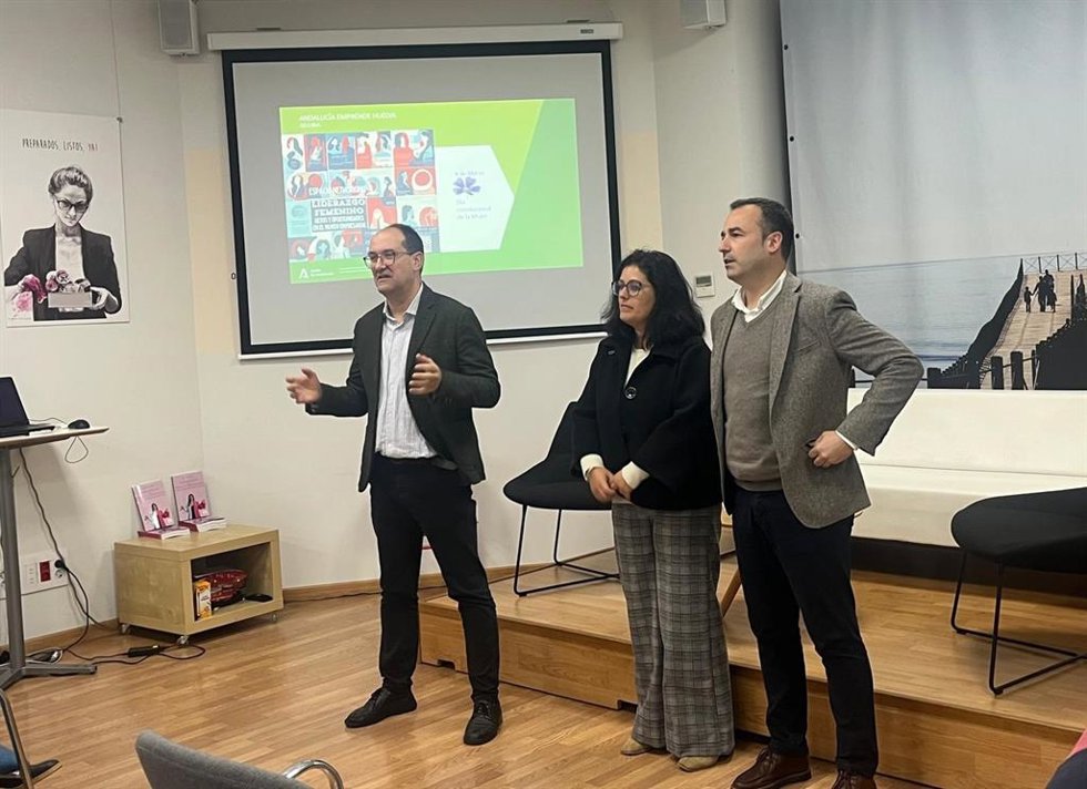 Celebración de la jornada 'Espacio Networking: Liderazgo femenino. Retos y oportunidades en el mundo empresarial' en Huelva.