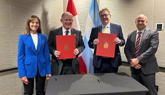 Argentina suscribe un acuerdo con Canadá para colaborar en materia de minerales críticos