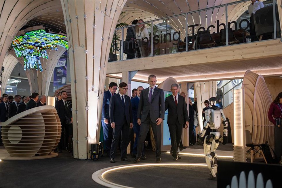 El Rey Felipe VI (c), durante la inauguración del MWC (Mobile World Congress) Barcelona 2025, en la Fira de Barcelona, a 3 de marzo de 2025, en LHospitalet de Llobregat, Barcelona, Catalunya (España). La edición 2025 del MWC se celebra entre el 3 y el