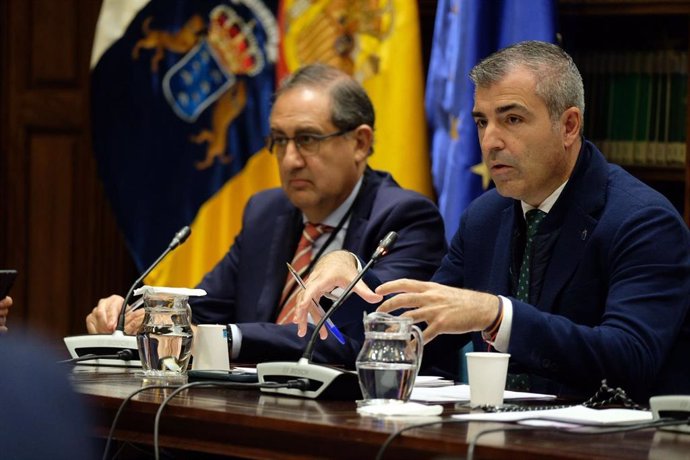 El vicepresidente del Gobierno canario, Manuel Domínguez, en comisión parlamentaria