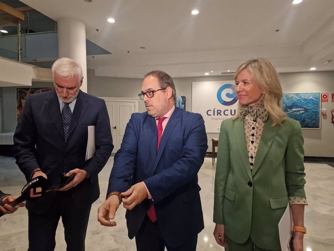 El comisionado del Corredor Atlántico subraya en Vigo que el AVE llegará "antes del 2032" a la frontera con Portugal.