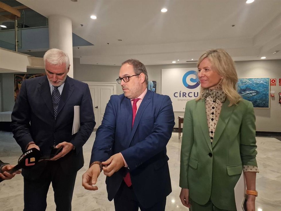 El comisionado del Corredor Atlántico subraya en Vigo que el AVE llegará "antes del 2032" a la frontera con Portugal.
