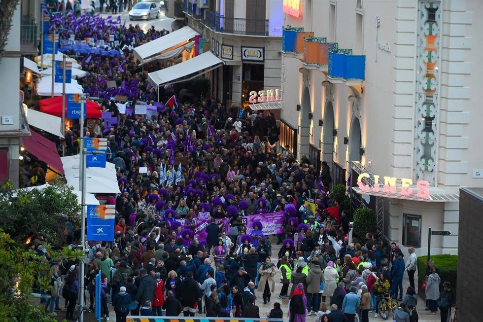 Archivo - Cientos de personas durante la manifestación del 8M, a 8 de marzo de 2024, en Málaga, Andalucía (España). Imagen de archivo