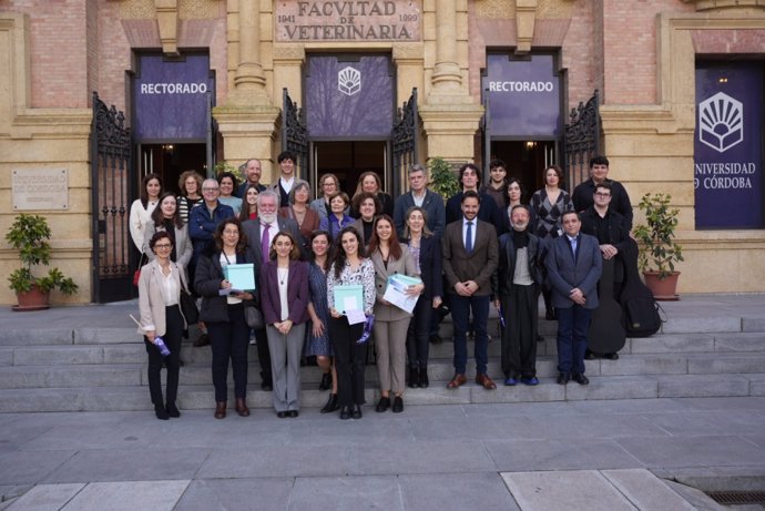 Foto de familia tras el acto institucional de la Universidad de Córdoba por el Día Internacional de la Mujer.