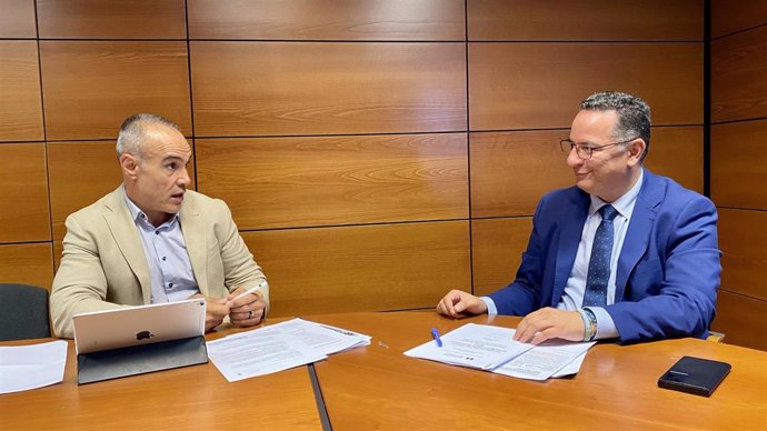 Educación lanza junto con el comisionado del REF la primera formación sobre el fuero isleño a docentes de las islas