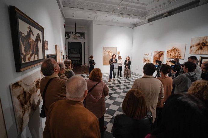 Inauguración de la exposición 'Ánima' de la artista Tiziana Domínguez en la Sala El Comercial de la Fundación Cajasol en Huelva.