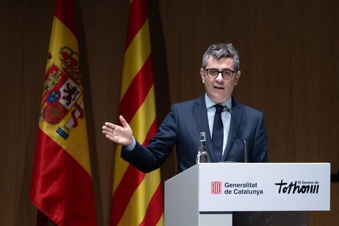 El ministro de la Presidencia Justicia y Relaciones con las Cortes, Félix Bolaños, interviene durante la jornada 'Més servei, més a prop: més justícia'.