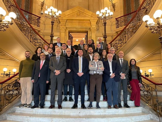El primer teniente de alcaldesa y portavoz del Gobierno municipal, Agustín Muñoz, y el delegado de Cultura Francisco Zurita, en la reunión de ciudades candidatas a Capital Europea de la Cultura en 2031