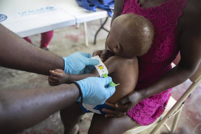 Archivo - Atención a la desnutrición en una clínica de UNICEF en Cité Soleil, Haití