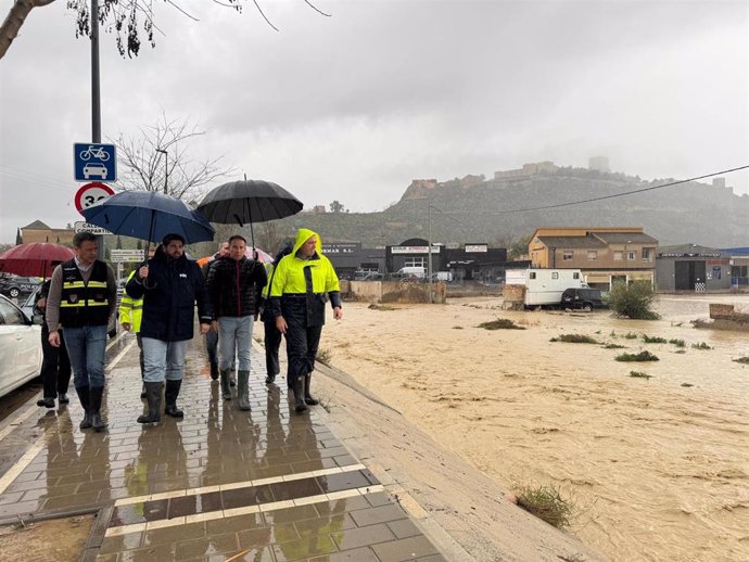 El presidente del Gobierno regional, Fernando López Miras, durante su visita a Lorca para conocer los efectos de las lluvias