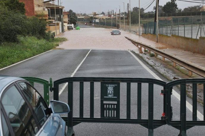 En Cartagena permanen cinco vías cerradas al tráfico