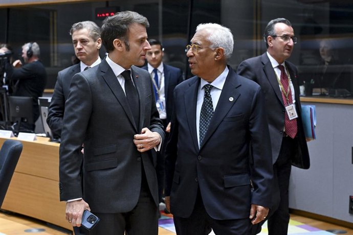 O presidente francês Emmanuel Macron e o presidente do Conselho Europeu, Antonio Costa, no Conselho Europeu em Bruxelas, em 6 de março.