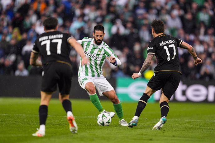 Francisco 'Isco' Alarcon of Real Betis in action during the UEFA Conference League 2024/25  League Round of 16 First Leg match between Real Betis and Vitoria Guimaraes SC, at Benito Villamarin stadium on March 06, 2025, in Sevilla, Spain.