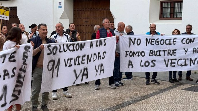 Protesta de los vevinos de las viviendas sociales