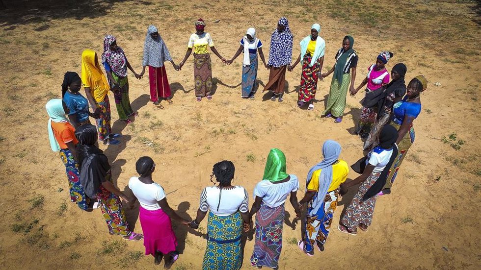 Un grupo de adolescentes en Gourel-Ceno-Dedji, en Mali.